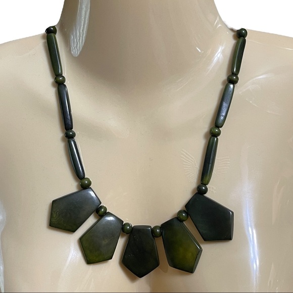 Necklace Dark Green Marbled Acrylic Pentagon Shaped Barrel Clasp 18" - Picture 1 of 10